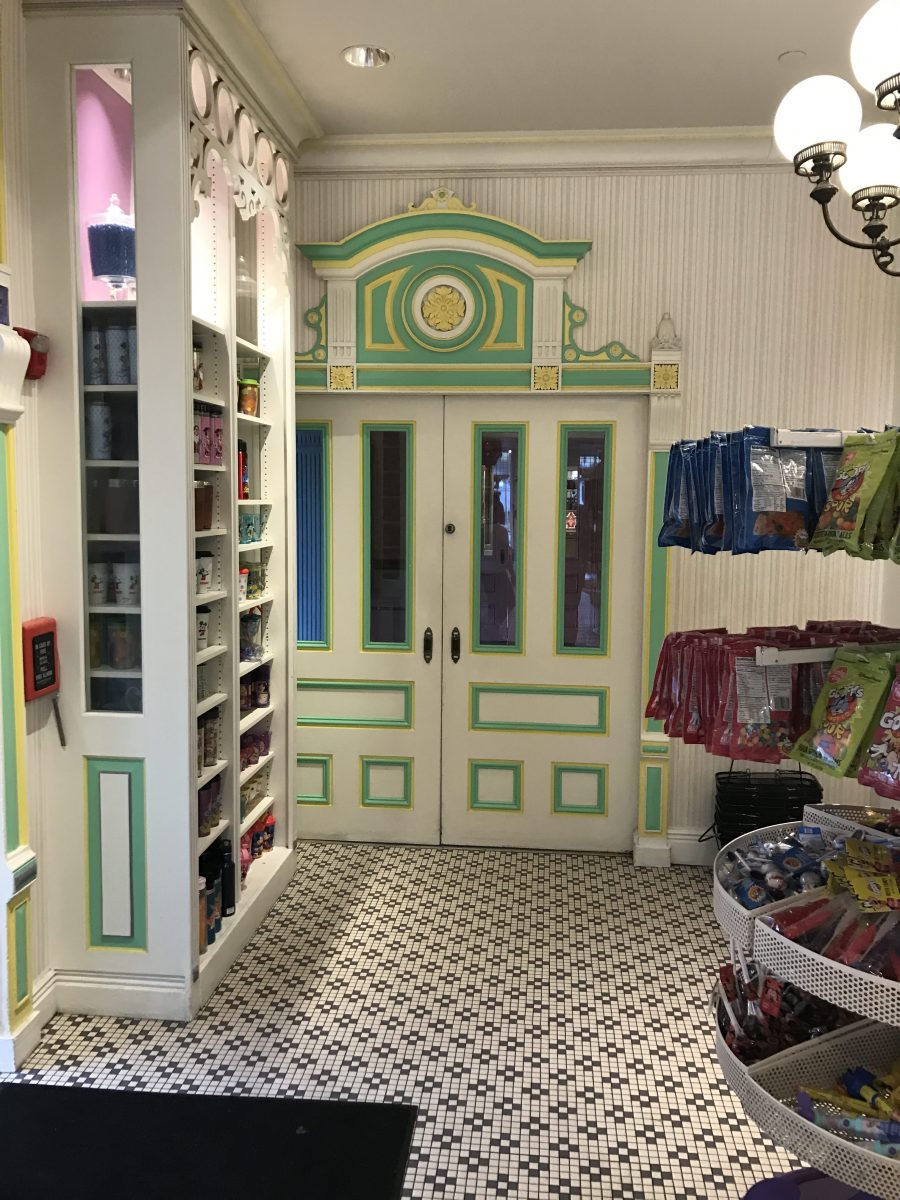 PHOTO REPORT: The Magic Kingdom 1/20/17 (The Hall of Presidents, VHS, Al the Owl, Refurbishments, Etc.)