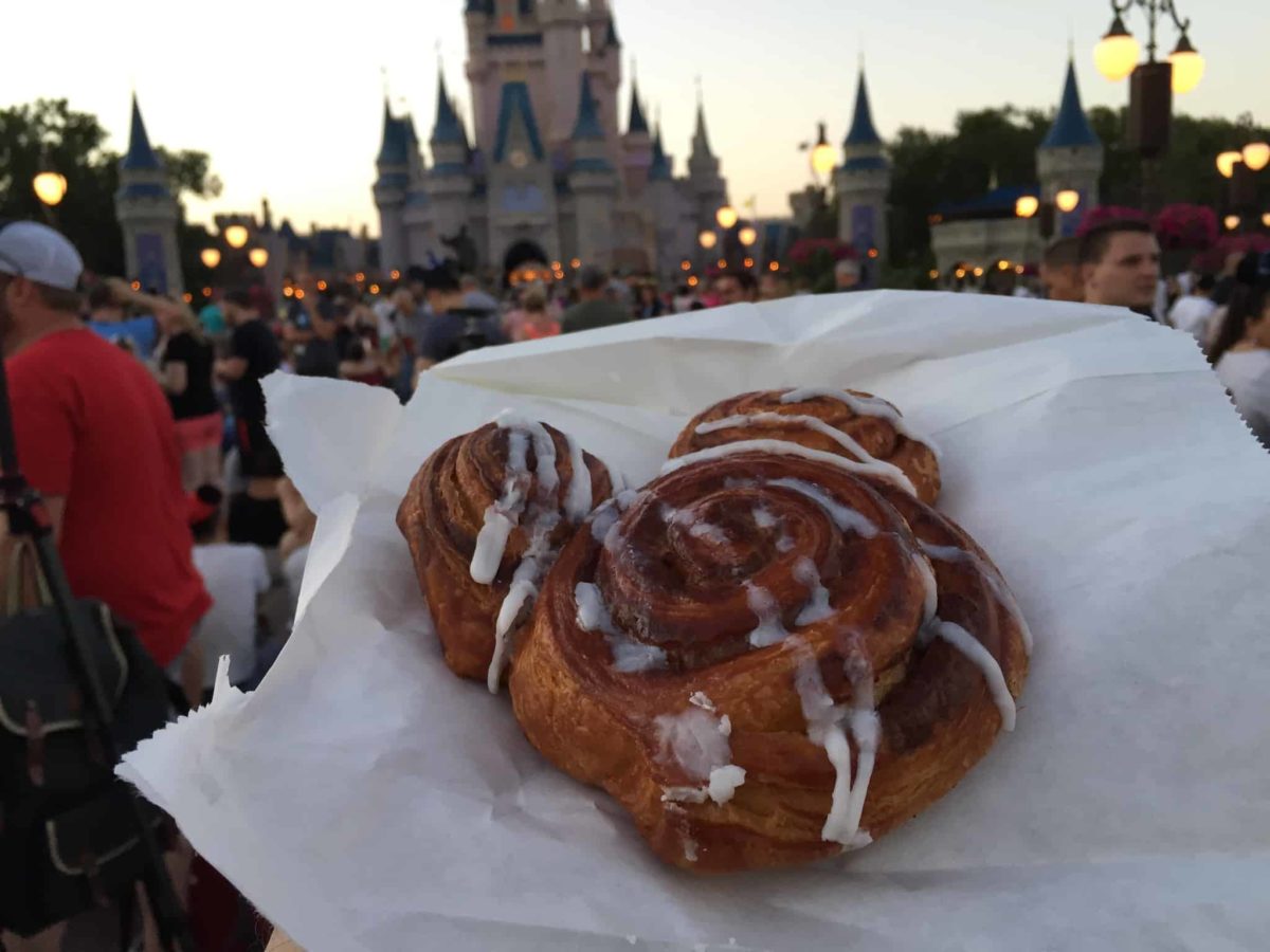 REVIEW: Mickey-Shaped Cinnamon Roll Brings Classic Treat Back to the Main Street Bakery at Magic Kingdom