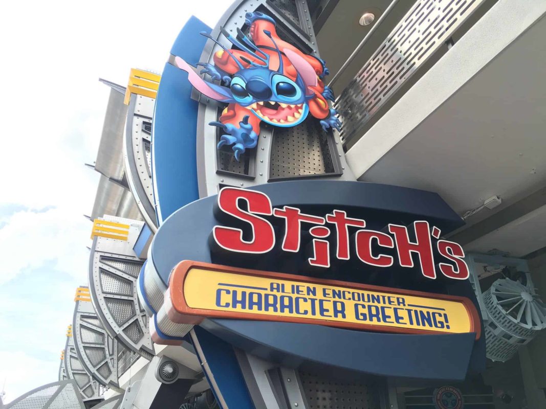 “Alien Encounter” Character Greeting