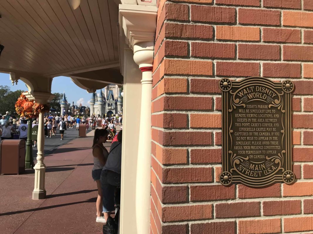 PHOTOS: Magic Kingdom Adds Signage For Daily Parade Live Stream to Disney Stores