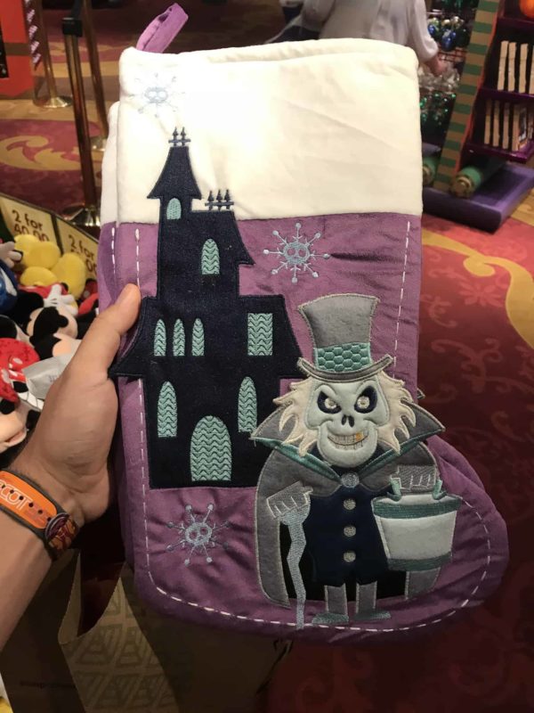 PHOTO REPORT: Disney Springs 10/22/17 (Hatbox Ghost, Action Figures, New Apparel, Olaf's Frozen Adventure, ETC.)