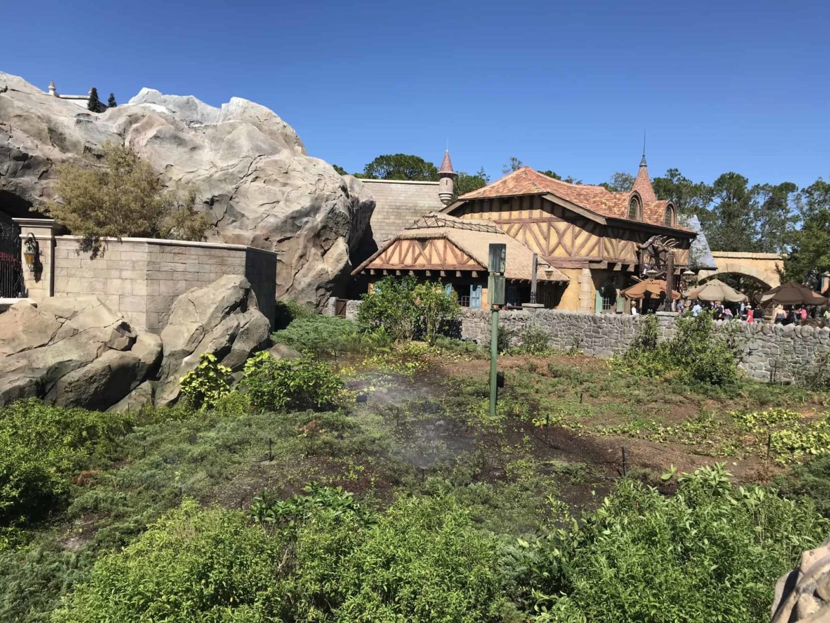 PHOTO REPORT: Magic Kingdom 10/31/17 (MARVEL Invasion, New Princess & Tinker Bell Merchandise, Halloween Party, Club 33, ETC.)