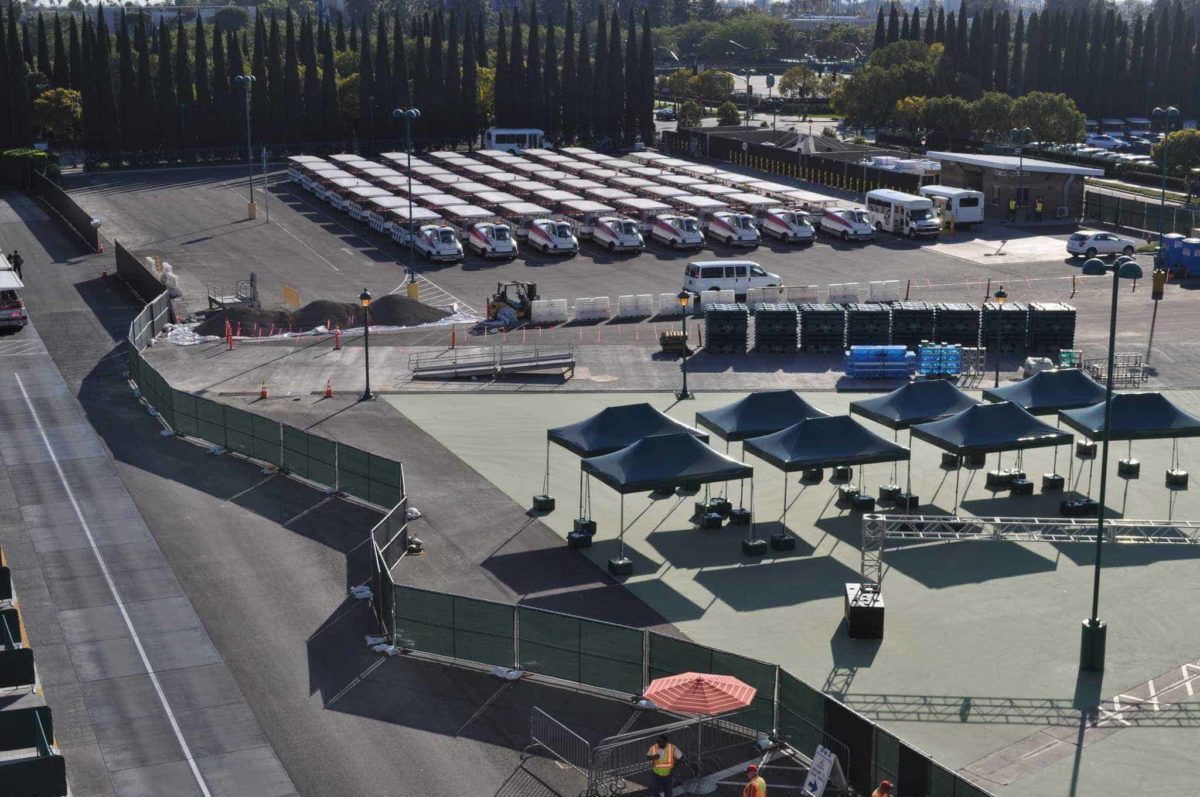 PHOTOS REPORT: Disneyland Resort 10/23/17 (Star Wars Galaxy's Edge Mountain Range Appears, Splitsville, New Dress Shop, ETC.)