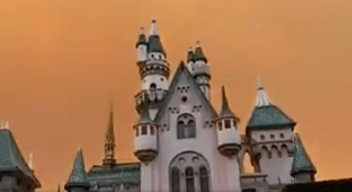 PHOTOS, VIDEO: Canyon Fire 2 Smoke Creates Nightmarish Sky Over Disneyland