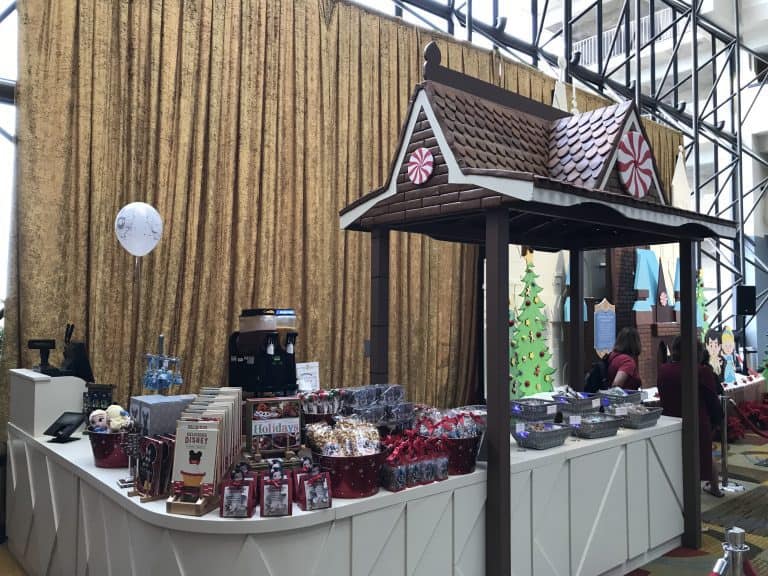 PHOTOS: Cinderella Replaces Frozen in Contemporary Resort Gingerbread Display for 2017