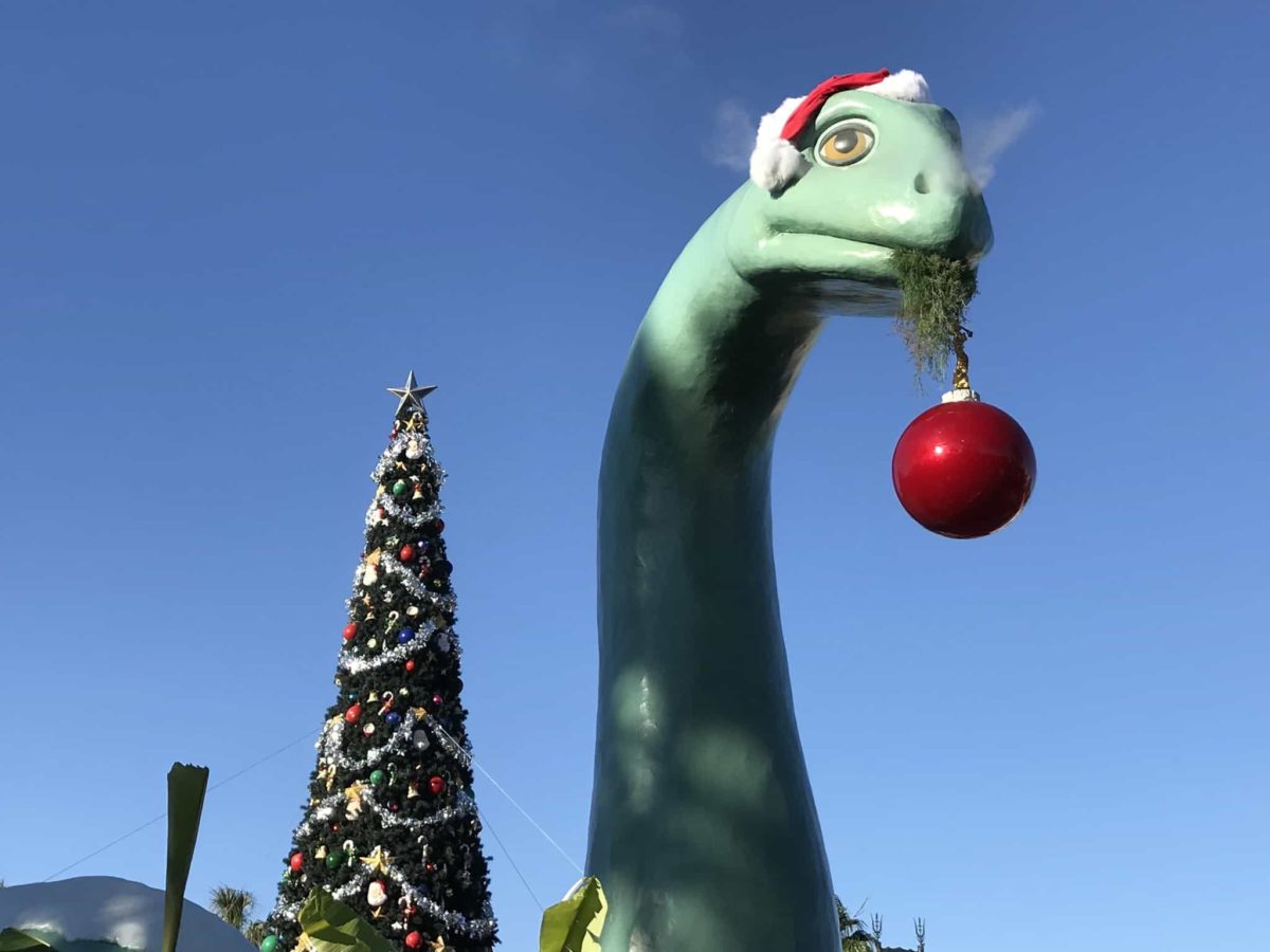PHOTOS, VIDEO: New Echo Lake Christmas Decorations Debut at Hollywood Studios, Santa Gertie & More
