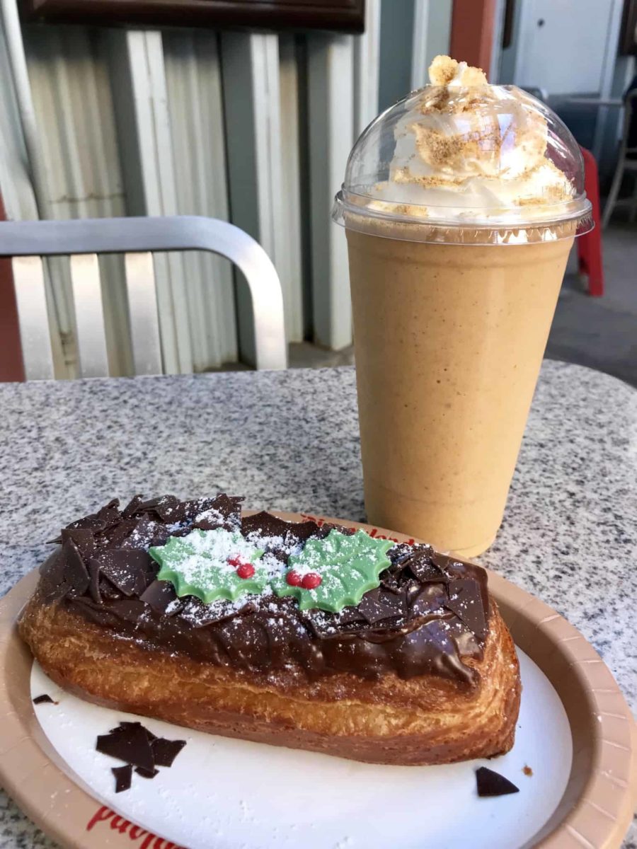 REVIEW: Giant Yule Log Cronut, Pumpkin Pie Smoothie at Schmoozies, Disney California Adventure Holidays 2017