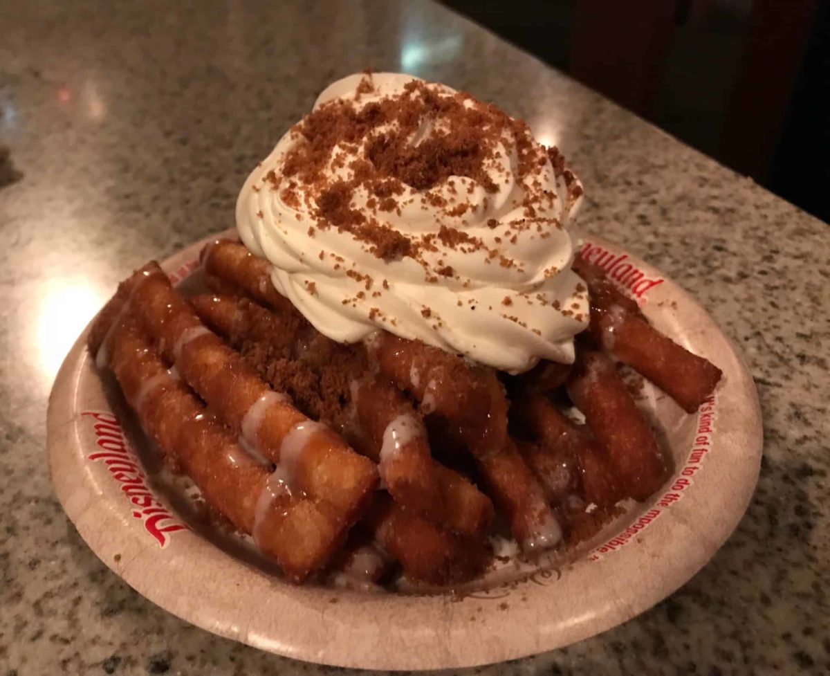 REVIEW: Gingerbread Funnel Cake Fries at Award Wieners, Disney California Adventure Holidays 2017