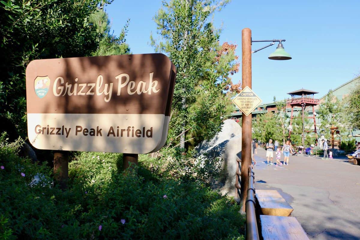 A sign for Grizzly Peak.