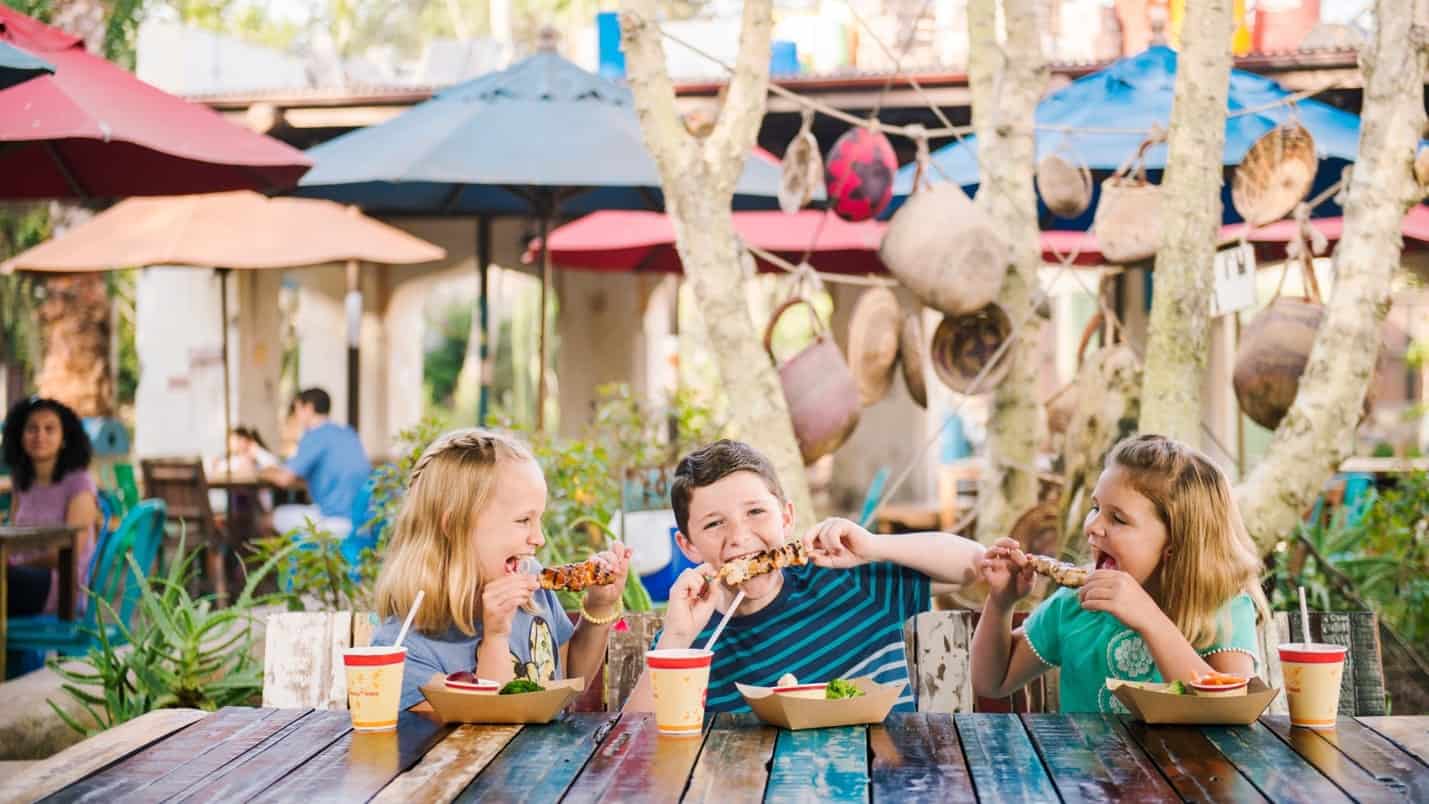 Younger guests enjoying snacks as part of the Disney Dining Plan.