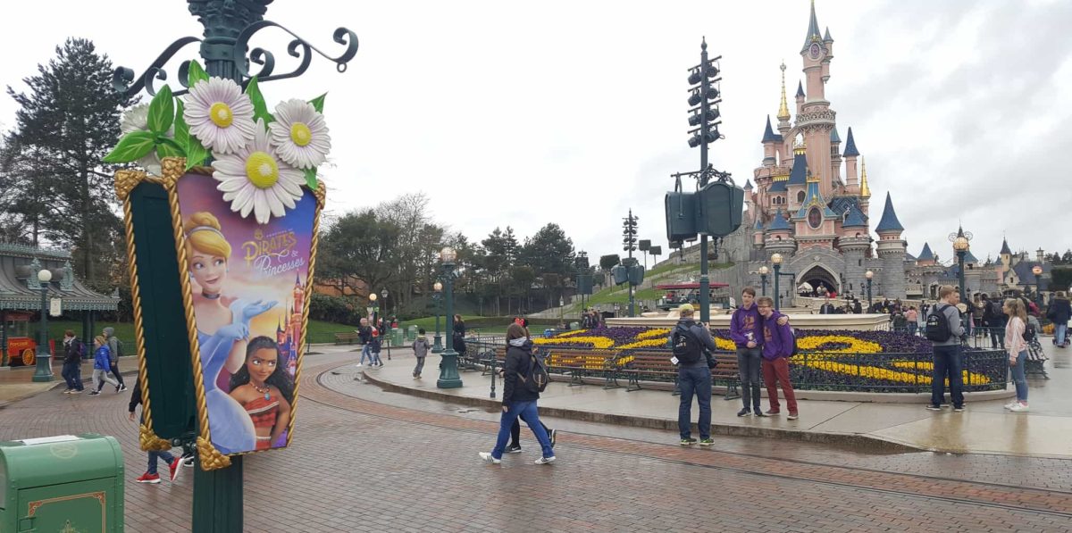 Banner with princesses in front of Sleeping Beauty Castle in Disneyland Paris, for the Festival of Pirates and Princesses.