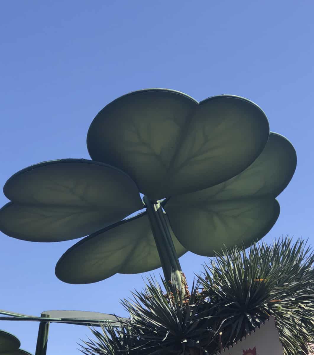 bugs land, pixarfest, dca decoration