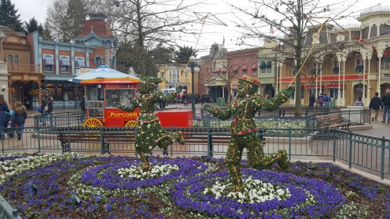 Spring Topiaries in Disneyland Paris, referring to Mary Poppins. April 2018.