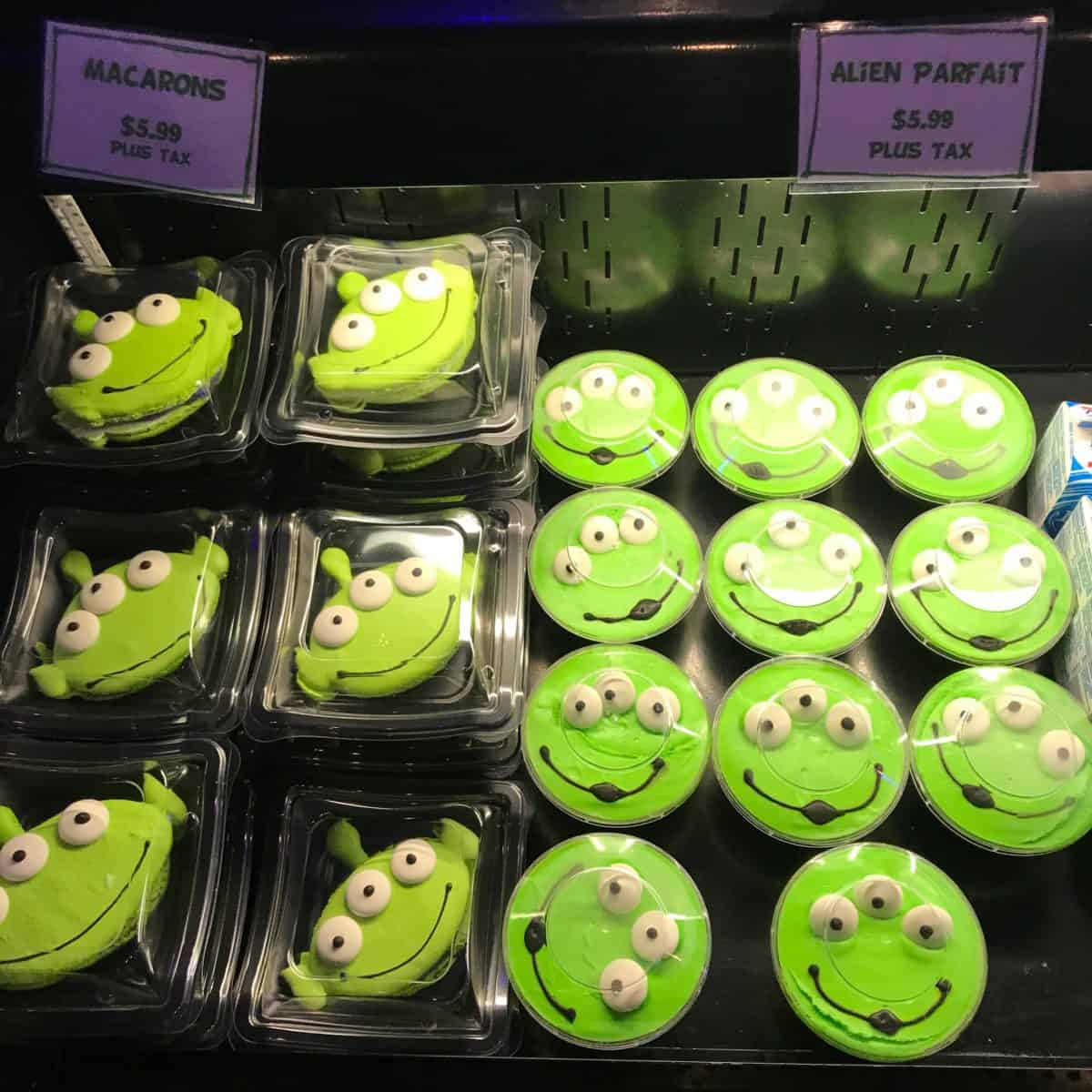 alien desserts, pixarfest, pixarfest desserts, disneyland dining, disney dining, disney desserts, disneyland dessert, foodie, macaron, macaroon, parfait