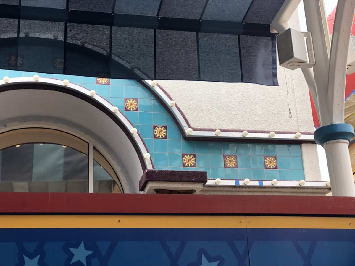 The Lamplight Lounge in Disney California Adventure got a new set of tiles added to the exterior, as of May 1, 2018