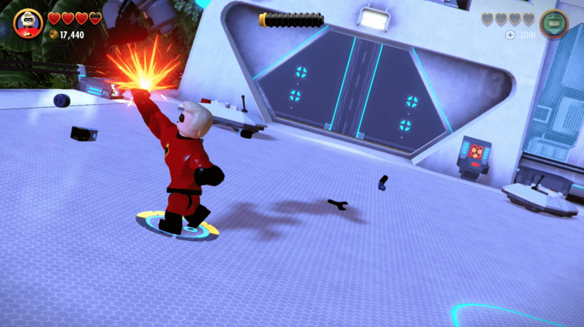 Mr. Incredible performing a special attack in LEGO The Incredibles. 
