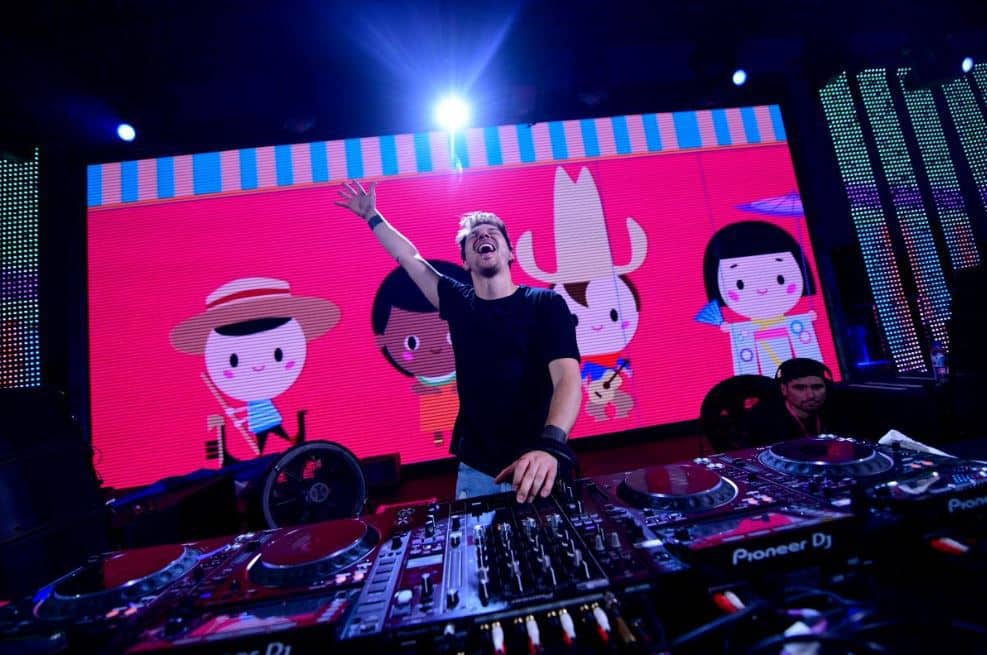 disneyland paris electroland 2018 music festival mosimann dj its a small world