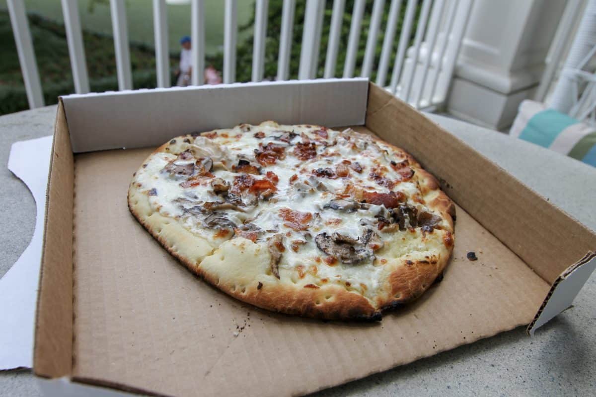 Boardwalk Pizza Window White Pizza with Bacon and Mushrooms