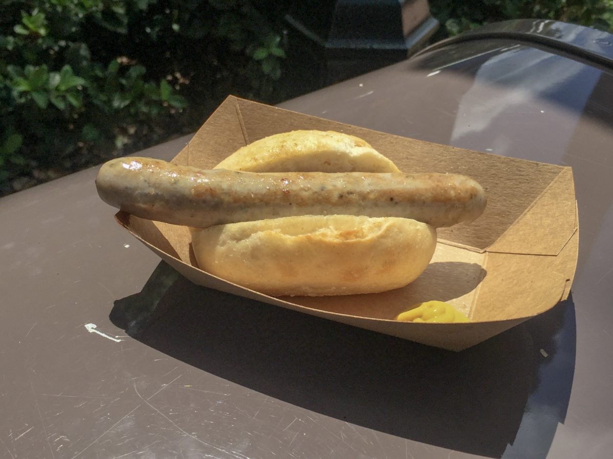 Epcot Food & Wine 2018 &ndash; Germany &ndash; Roast Bratwurst in Pretzel Roll
