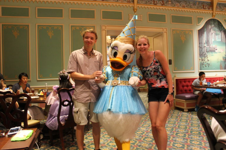 Royal Banquet Hall (Shanghai Disneyland) Character meet Daisy