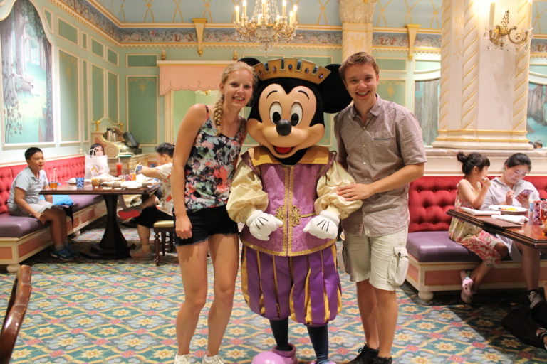 Royal Banquet Hall (Shanghai Disneyland) Character meet Mickey