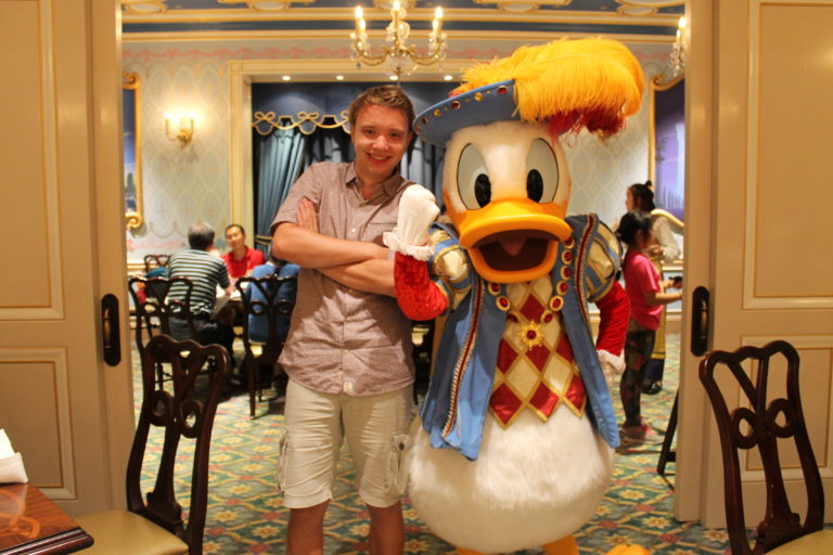 Royal Banquet Hall (Shanghai Disneyland) Character meet Donald