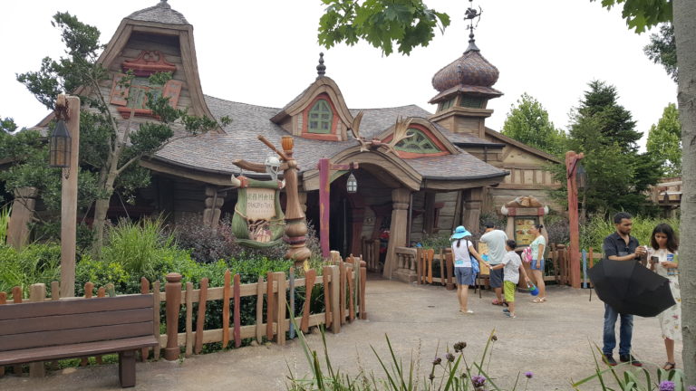 Tangled Tree Tavern Shanghai Disneyland