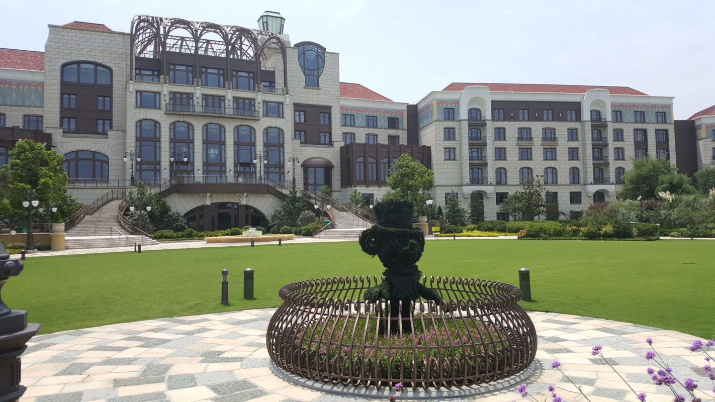 Shanghai Disneyland Hotel decorations