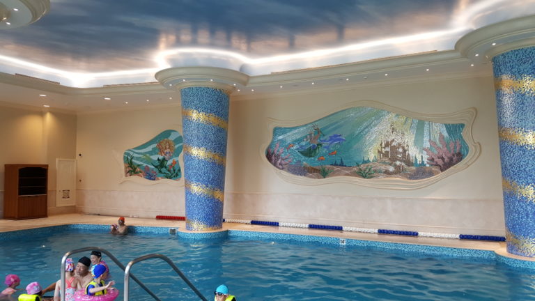 Shanghai Disneyland Hotel pool