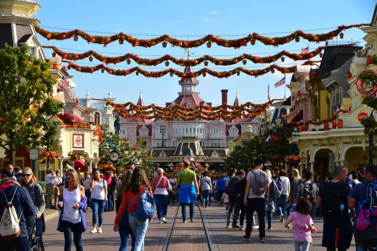 halloween main street paris