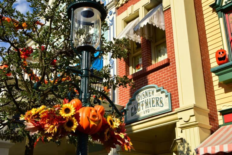halloween main street disneyland paris