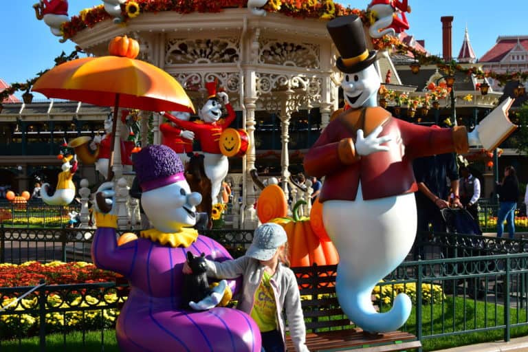 halloween town square disneyland paris