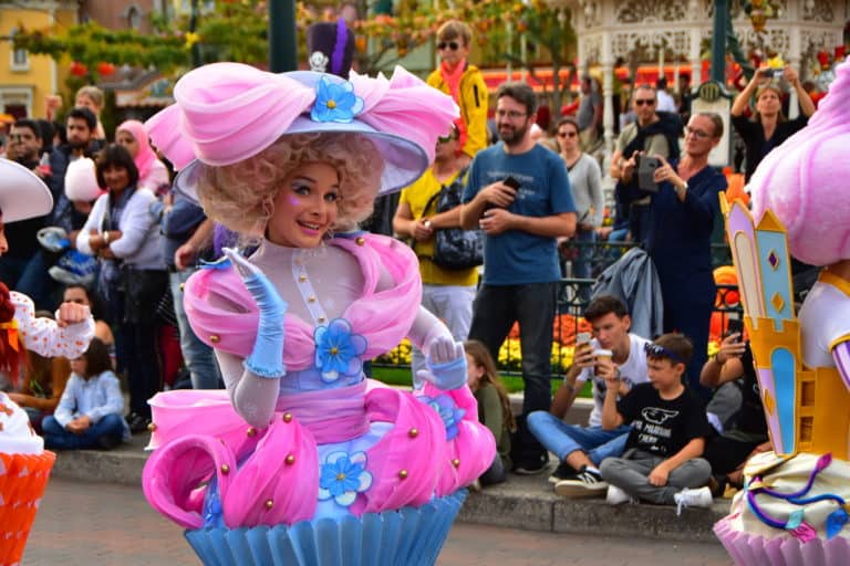 mickey birthday cupcake dancer