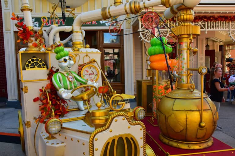 halloween town square disneyland paris