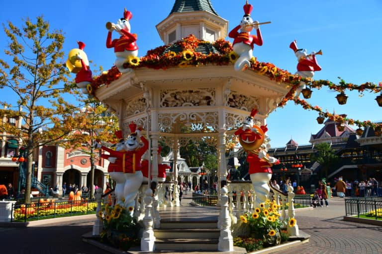 halloween main street paris