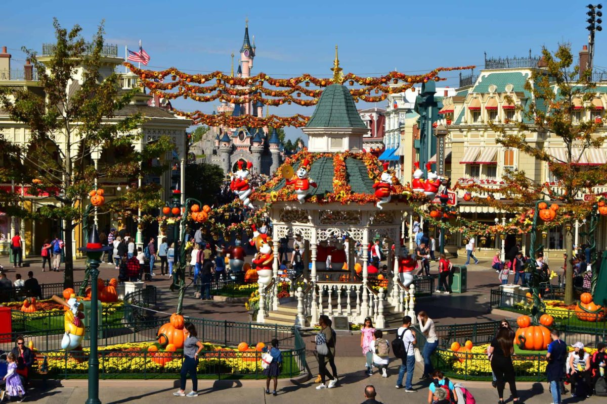 halloween main street paris