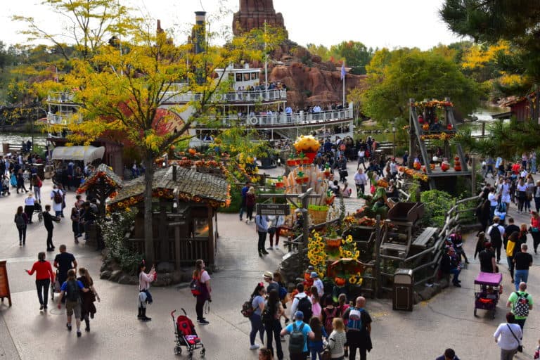 halloween frontierland disneyland paris