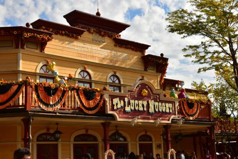 halloween frontierland disneyland paris
