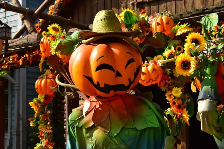halloween frontierland disneyland paris