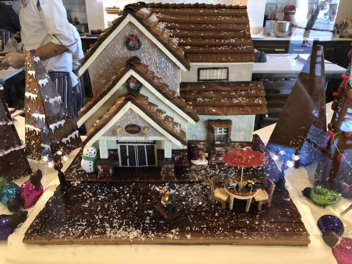 Disney Springs Amorette&rsquo;s Patisserie Gingerbread House 2018