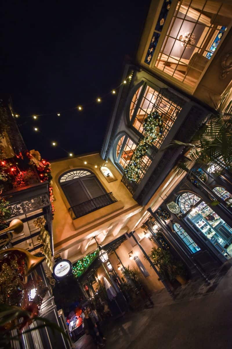 New Orleans Square Holiday Decor 11/2