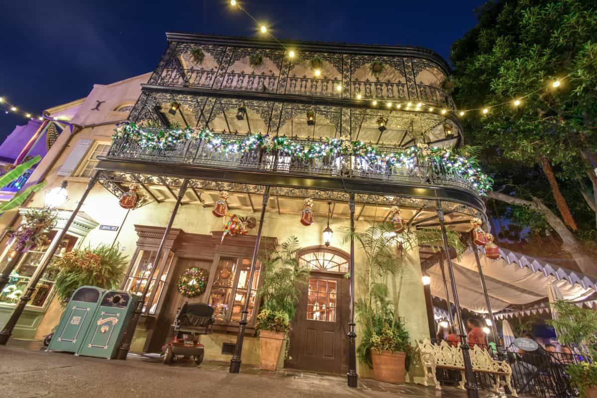 New Orleans Square Holiday Decor 11/2