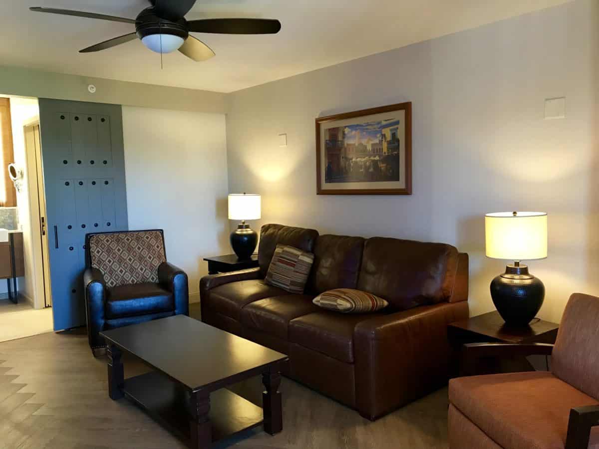 KING JR SUITE CORONADO LIVING ROOM 1