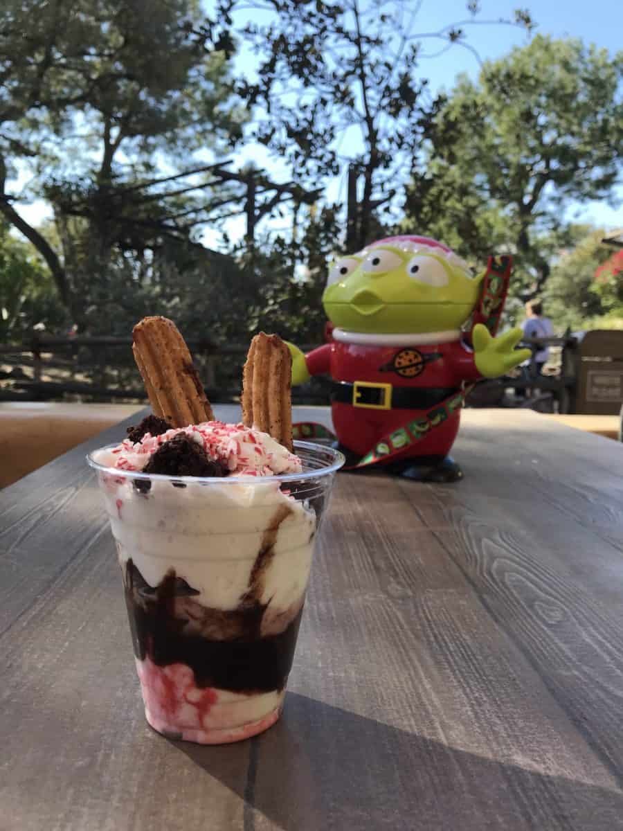 Disneyland, Golden Horseshoe, Holiday Green Alien, Churro Sundae, Holiday
