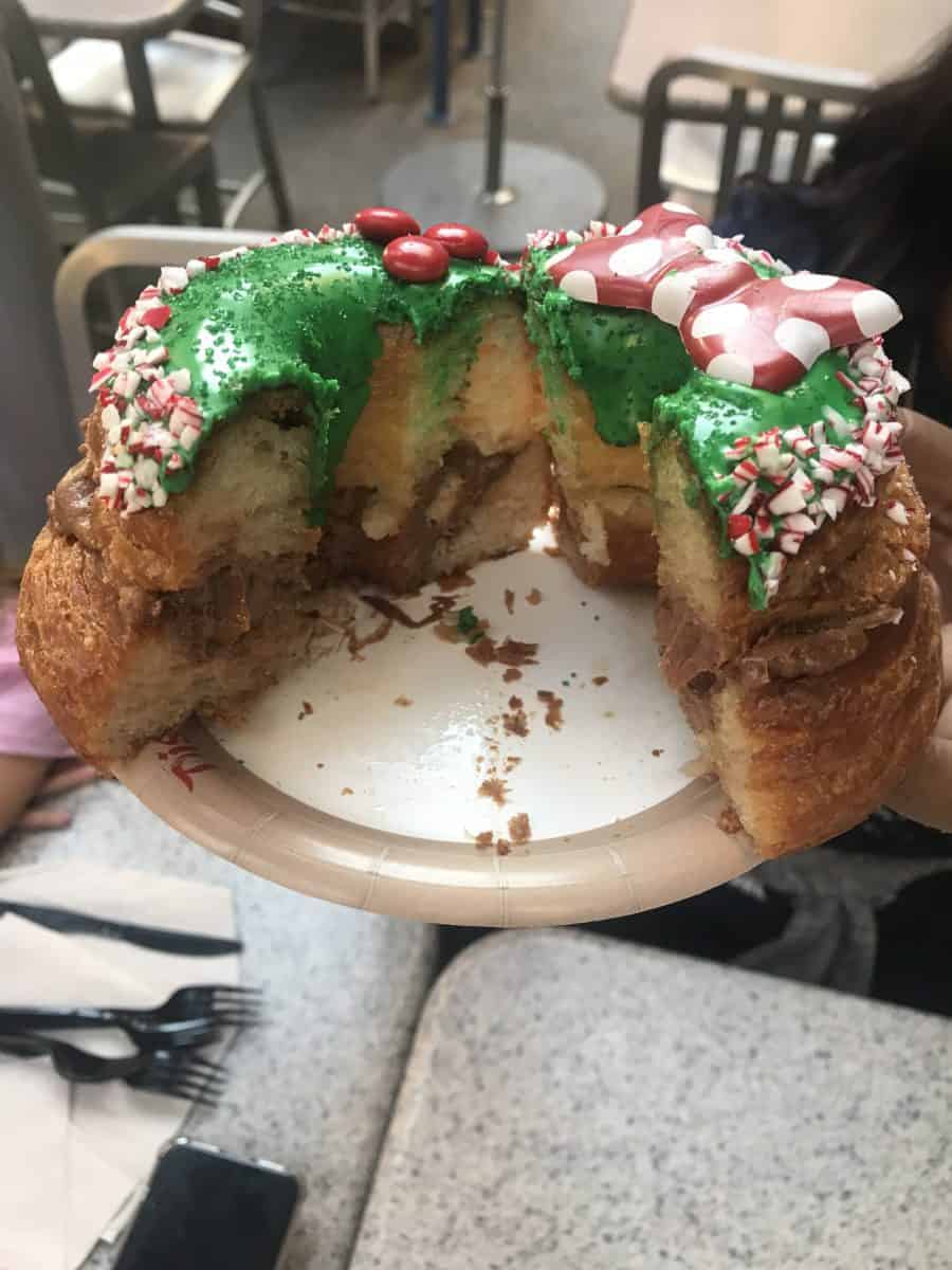 Disney California Adventure, Schmoozies, Minnie Wreath Donut