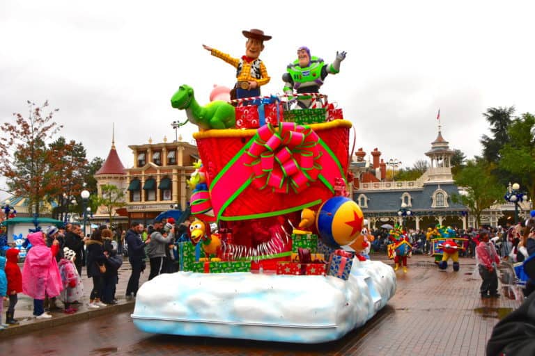 disneyland paris christmas parade