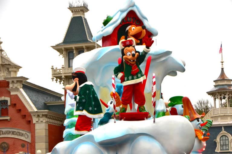 disneyland paris christmas parade