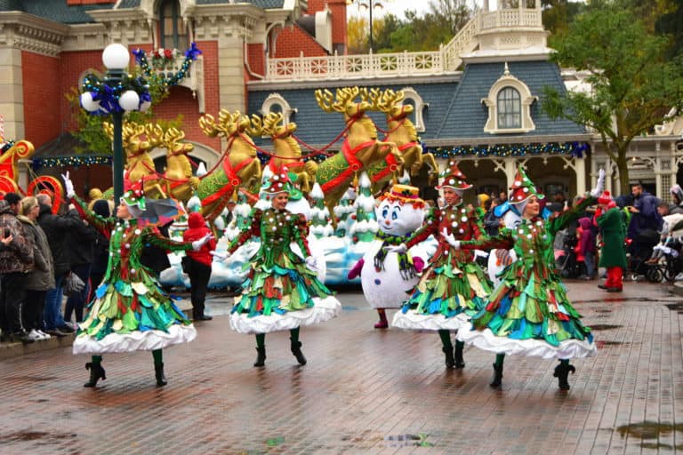 disneyland paris christmas parade