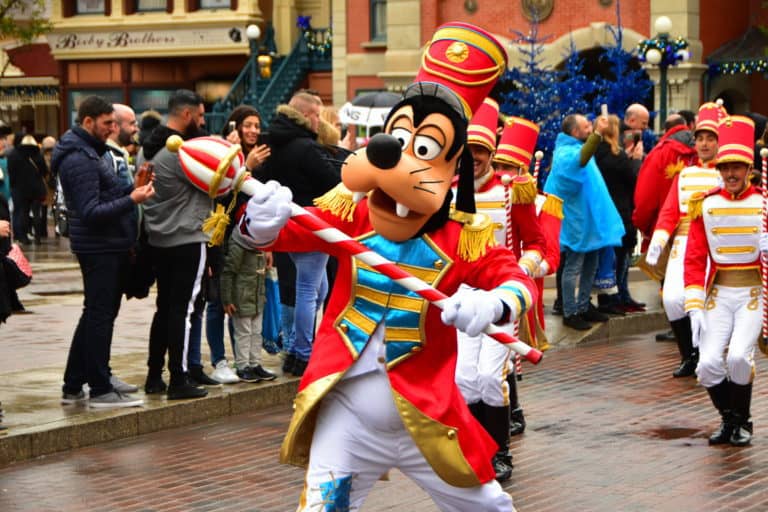 disneyland paris christmas parade