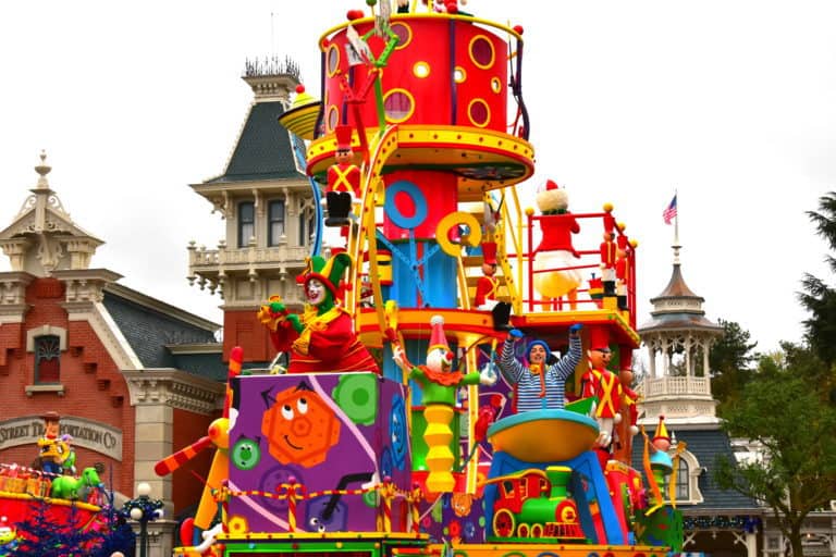 disneyland paris christmas parade